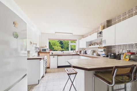 BREAKFAST/KITCHEN