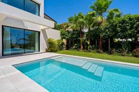 Pool and Exterior (1