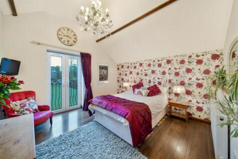 Derwent Cottage - Interior - Wide-9.jpg