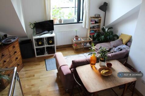 Lounge/ Dining Area 