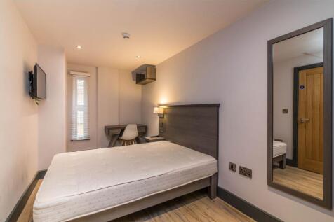 Flat 3, Hoods Hideout, 66-72 Houndsgate NG1 6BA photo 4