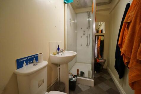Flat4Ebenezer_Bathroom1.JPG