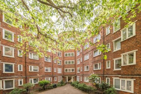 This two bedroom apartment has been refurbished to a high standard and benefits from an additional study room, modern fitted kitchen, separate living room and a modern bathroom. The apartment further 