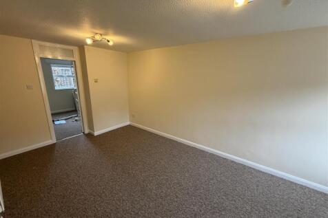 Sheepwell Court, Ketley Bank photo 3