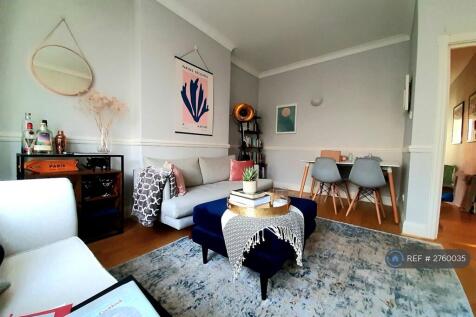 Lounge 17'2 x 12'4
