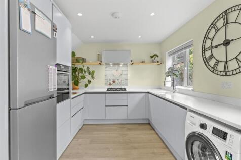 24 Arundel Road, HP12 4NE-7.jpg