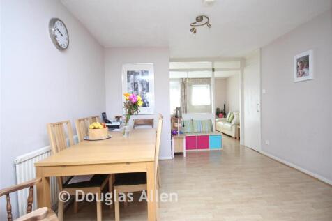 Kitchen / Living Area