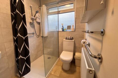 Shower Room:
