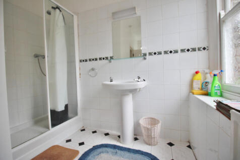 Communal Shower Room x1