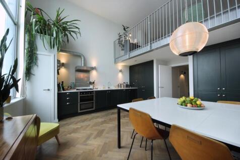 Gv-105 Issigonis House (15).jpg