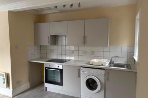 Hynes Court, SP11 photo 3