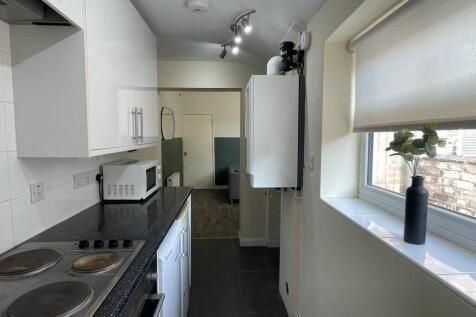 Wilson St // 3 Bed // SEPT 2026 photo 4