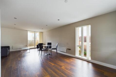 CAM01231G0-PR0052-STILL016