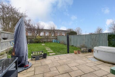 Garden - EweMove Swindon South
