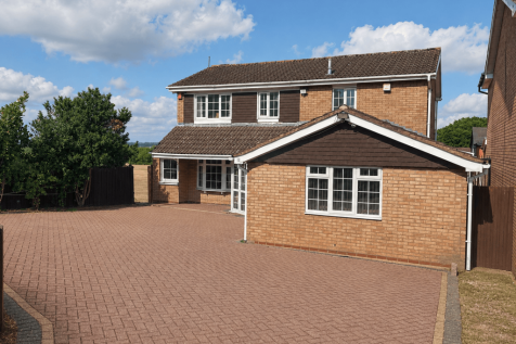 Substantially Extended 4/5-Bedroom Detached Famil