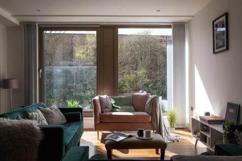 OPEN PLAN LIVING SPACE