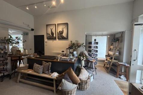 Retail Property (high street) to rent Image 5