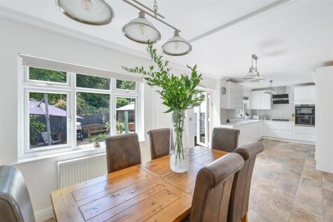 BYWOOD CLOSE, 4- (4).jpg