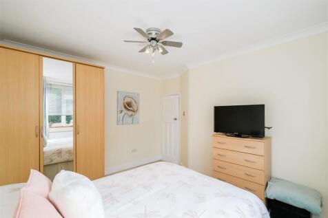 37 Knebworth Avenue-8.jpg