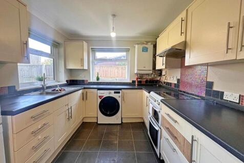 4 bedroom house in Cranford
