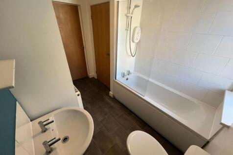 BATHROOM.jpeg
