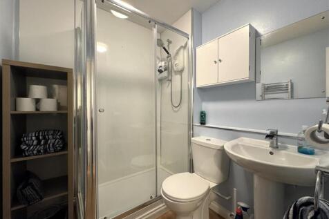 SHOWER ROOM.JPG