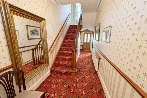 01-hallway.png