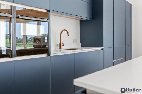 Instant hot water tap