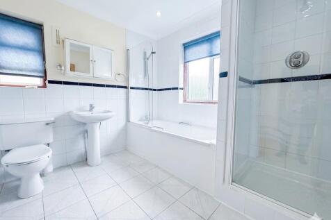 bathroom 1.jpg