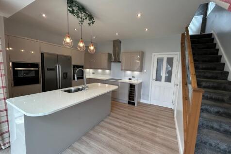 Croftlands, Batley, West Yorkshire, WF17 photo 3