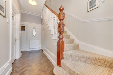 ENTRY WAY AND LANDING