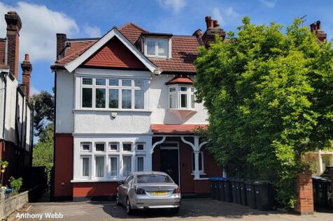 London, N13 - property photo
