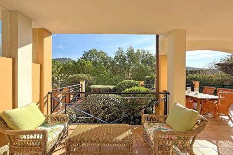02-camp de mar-Haus mit Terrassenblick auf das 17. Gruen von Golf de Andratx-kaufen-terrasse