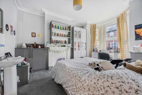 6-bed terraced on Donnington Road, Reading, RG1, £3,990/mo