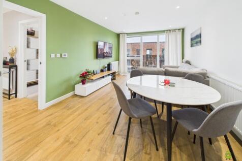  Presented by Clinton at EweMove Bexleyheath and D