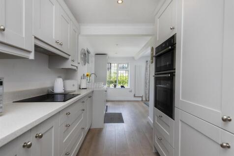 Bramleys Estate Agents - Gernhill Avenue - Fixby (