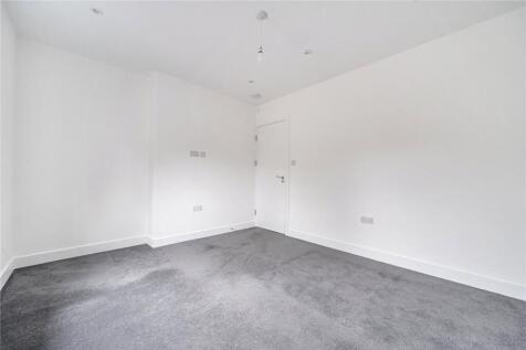 High Street, Crowthorne, Berkshire, RG45 photo 4