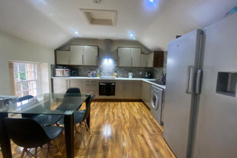 6-bed flat on Aalborg Place, Lancaster, £3,380/mo