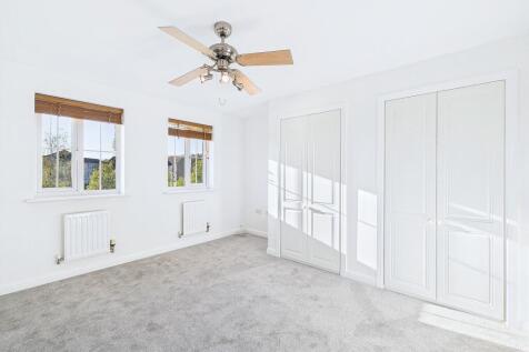 CAM01909G0-PR0320-STILL021