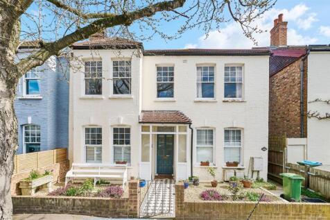 James_Anderson_-_Connaught_Avenue_London_SW14_7RH_