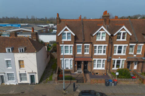 8 Bedroom Semi Detached House for Sale