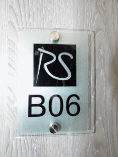 B06