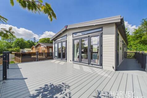 Exterior of the Pemberton Glendale Holiday Lodge a