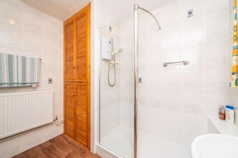 GROUND FLOOR SHOWER ROOM