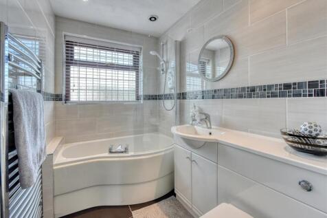 51 Sedgley Road-Bathroom.jpg