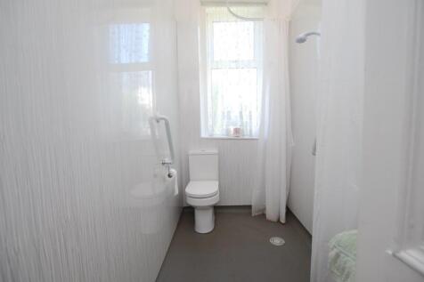 47 South Street Greenock  (28) shower wet room.jpg