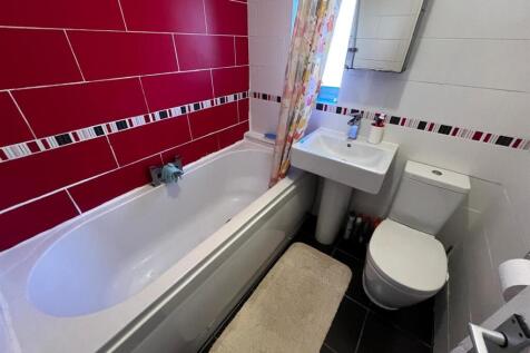 Riddins Bathroom 2.jpg