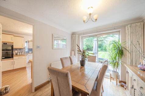 1350578-4-68cabb4...