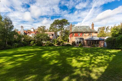 31 Woodhall Road