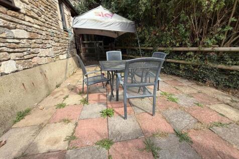 COMMUNAL COURTYARD &amp;